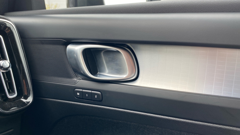 Volvo XC40 2.0 B3P Plus Black Edition 5dr Auto Petrol Estate